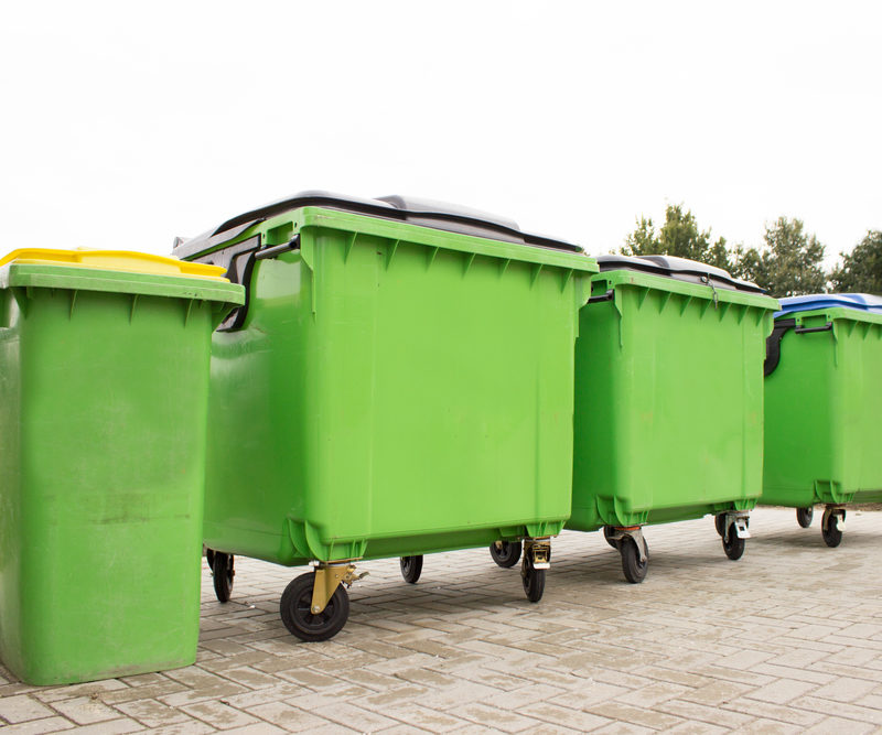 Kontenery na śmieci i gruz – jak efektywnie porządkować nieczystości?