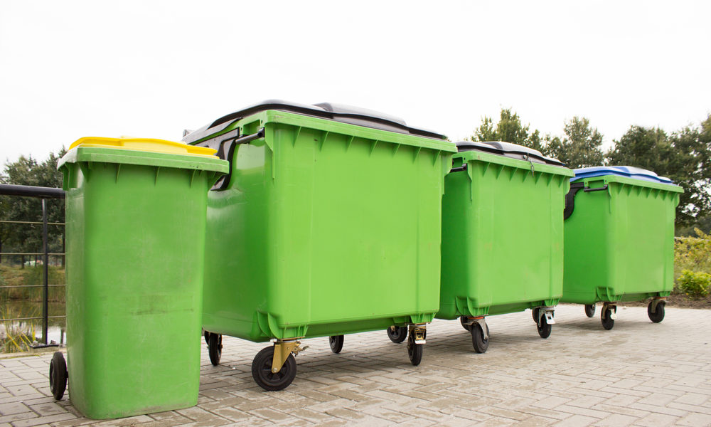Jakie korzyści przynosi przeznaczenie kontenerów na śmieci w budownictwie?